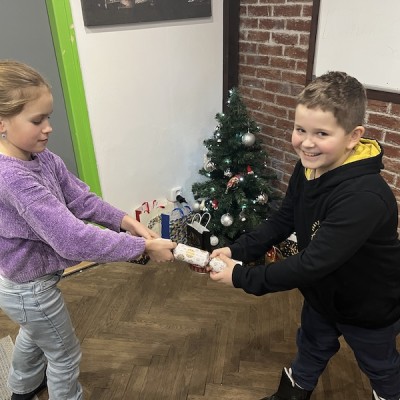 Rozbalování vánočních CRACKERS